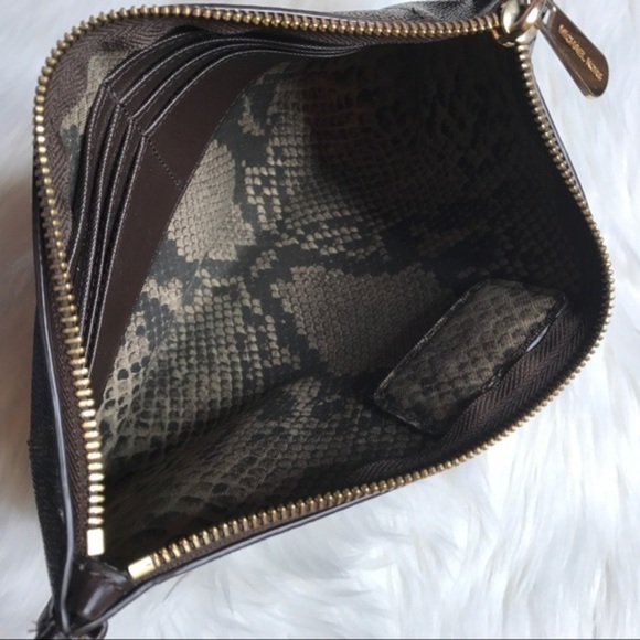 michael Kors XL Zip Brown Monogram Clutch - Picture 8 of 8